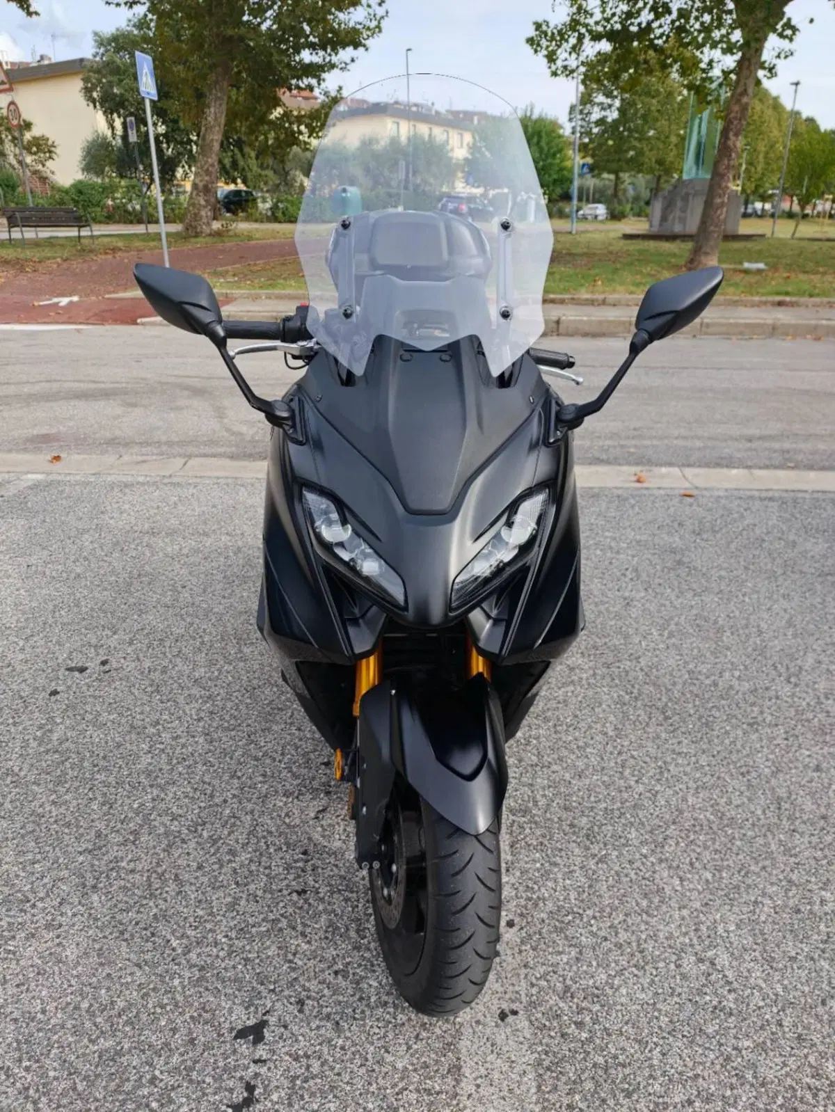 Yamaha T-Max 560 Tech Max (2022 - 24) (2)