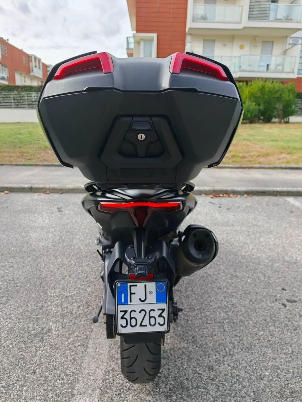Yamaha T-Max 560 Tech Max (2022 - 24) (14)