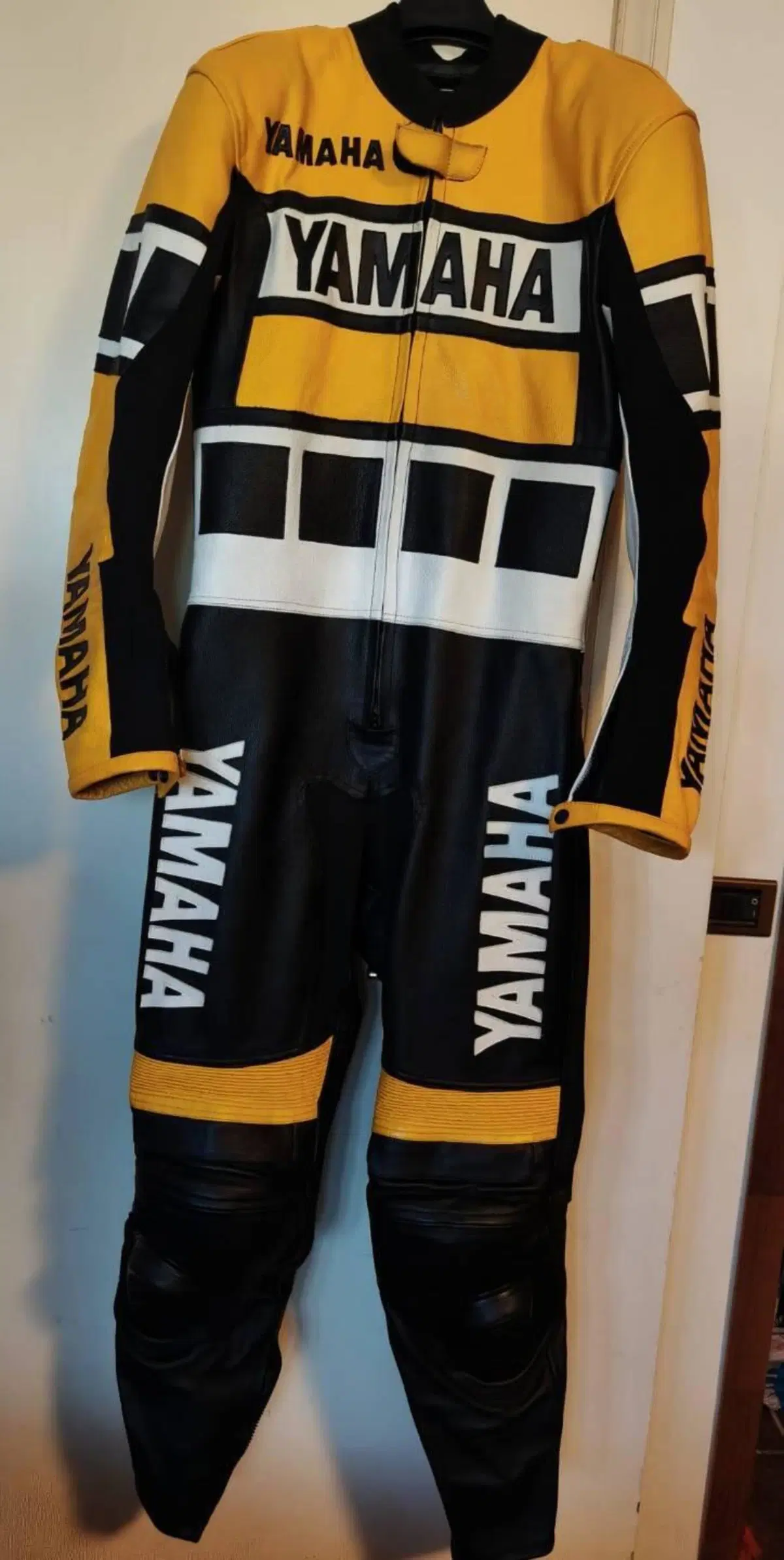 Tuta in pelle Yamaha (2)