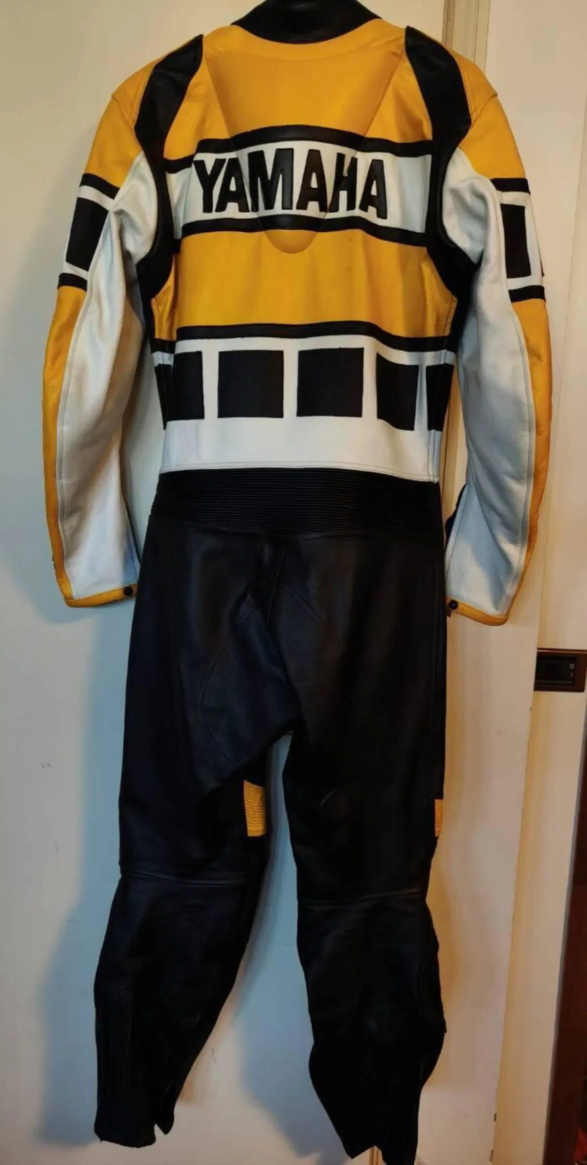 Tuta in pelle Yamaha (3)