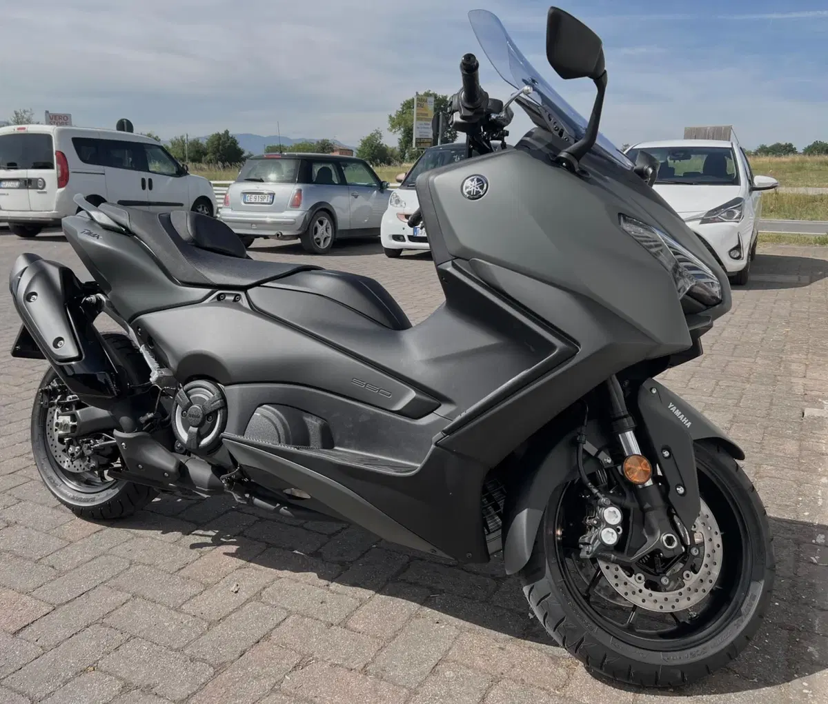 Yamaha T-Max 560 (2025 - 26)