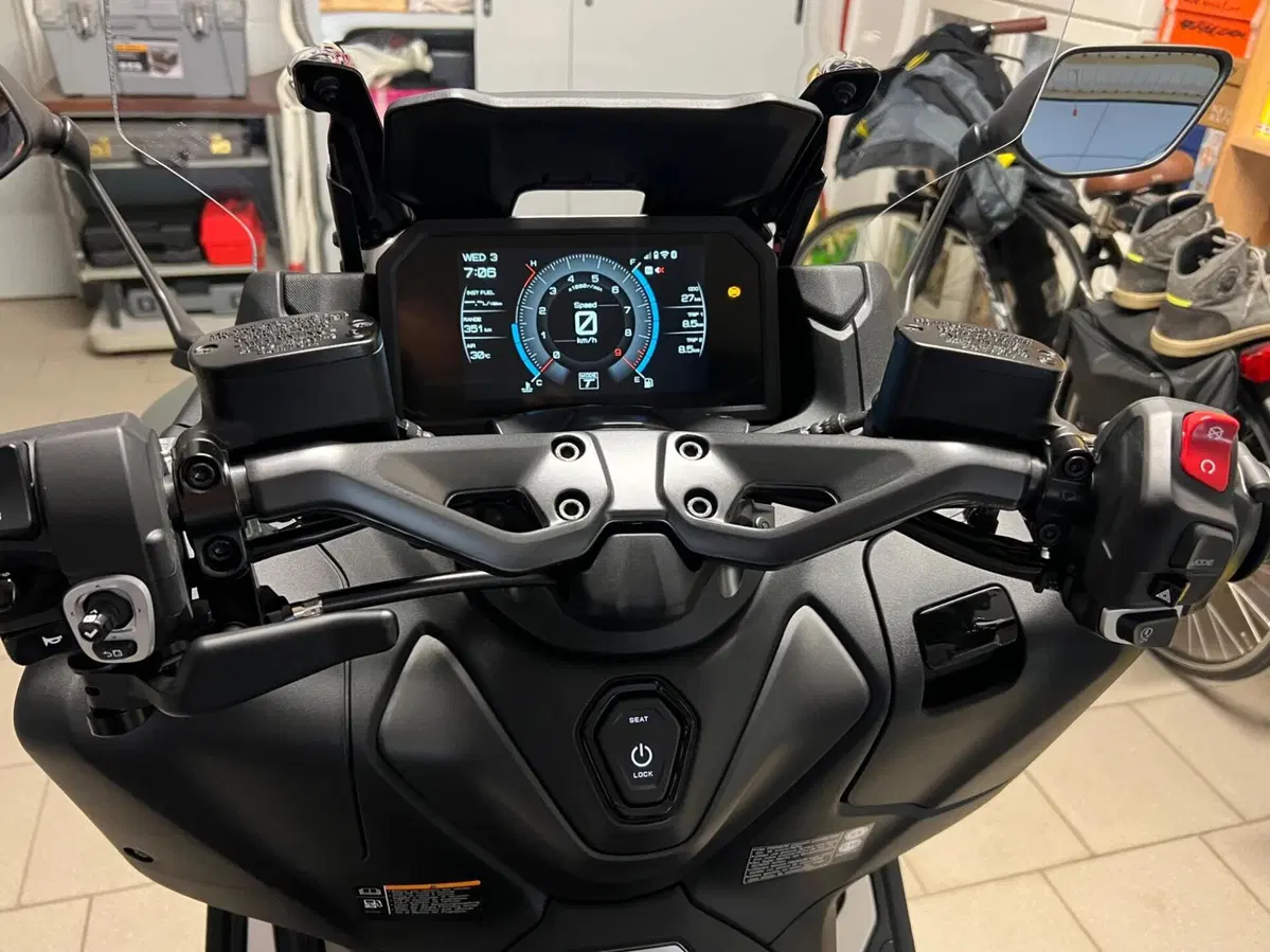 Yamaha T-Max 560 (2025 - 26) (3)