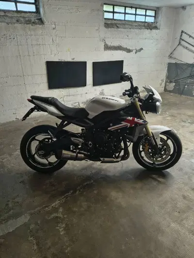 Triumph Street Triple R (2013 - 14) usata