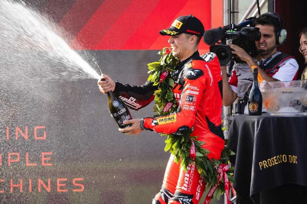 SBK, Nicolò Bulega vince anche Gara2: tripletta all’Estoril [GALLERY] (5)