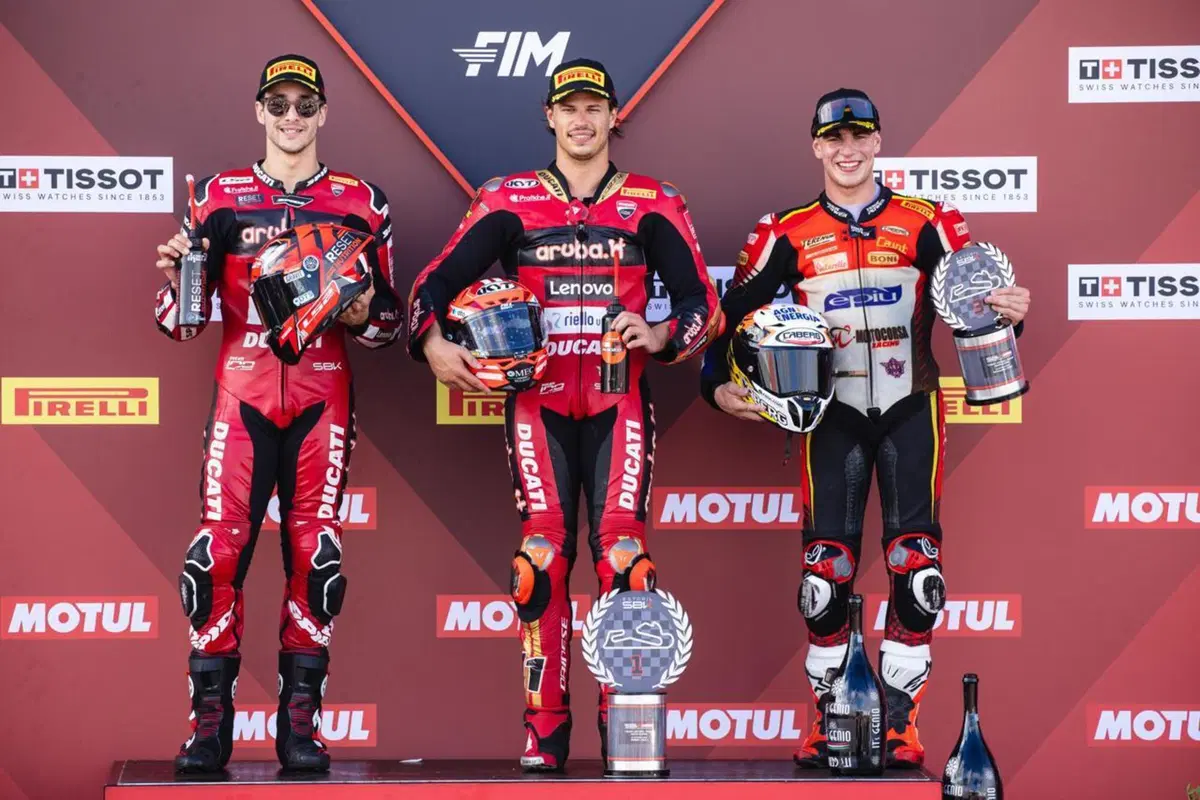 SBK, Nicolò Bulega vince anche Gara2: tripletta all’Estoril [GALLERY]