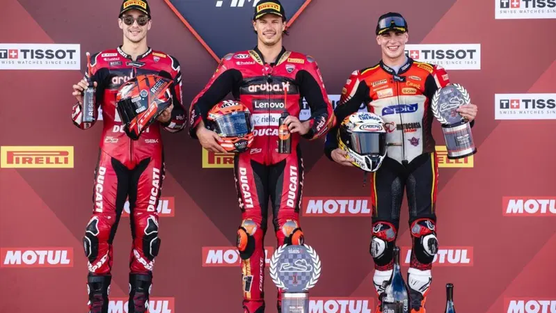 SBK, Nicolò Bulega vince anche Gara2: tripletta all’Estoril [GALLERY]