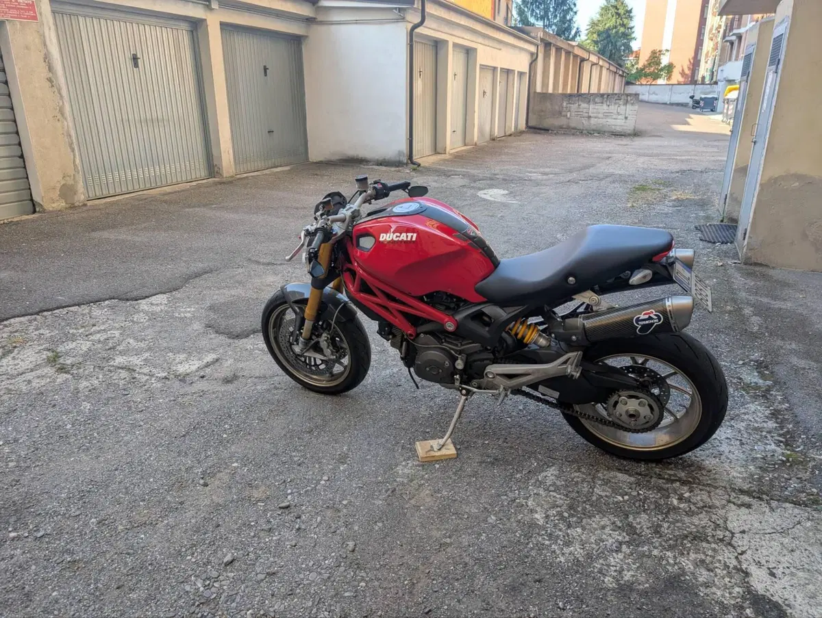 Ducati Monster 1100 S (2009 - 10) (4)