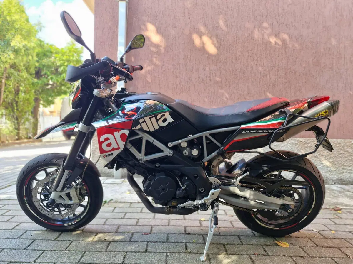 Aprilia Dorsoduro 750 (2009 - 14) (2)