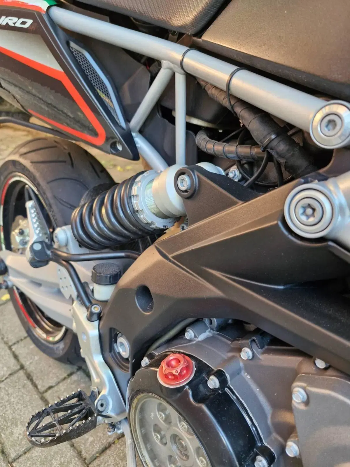 Aprilia Dorsoduro 750 (2009 - 14) (10)