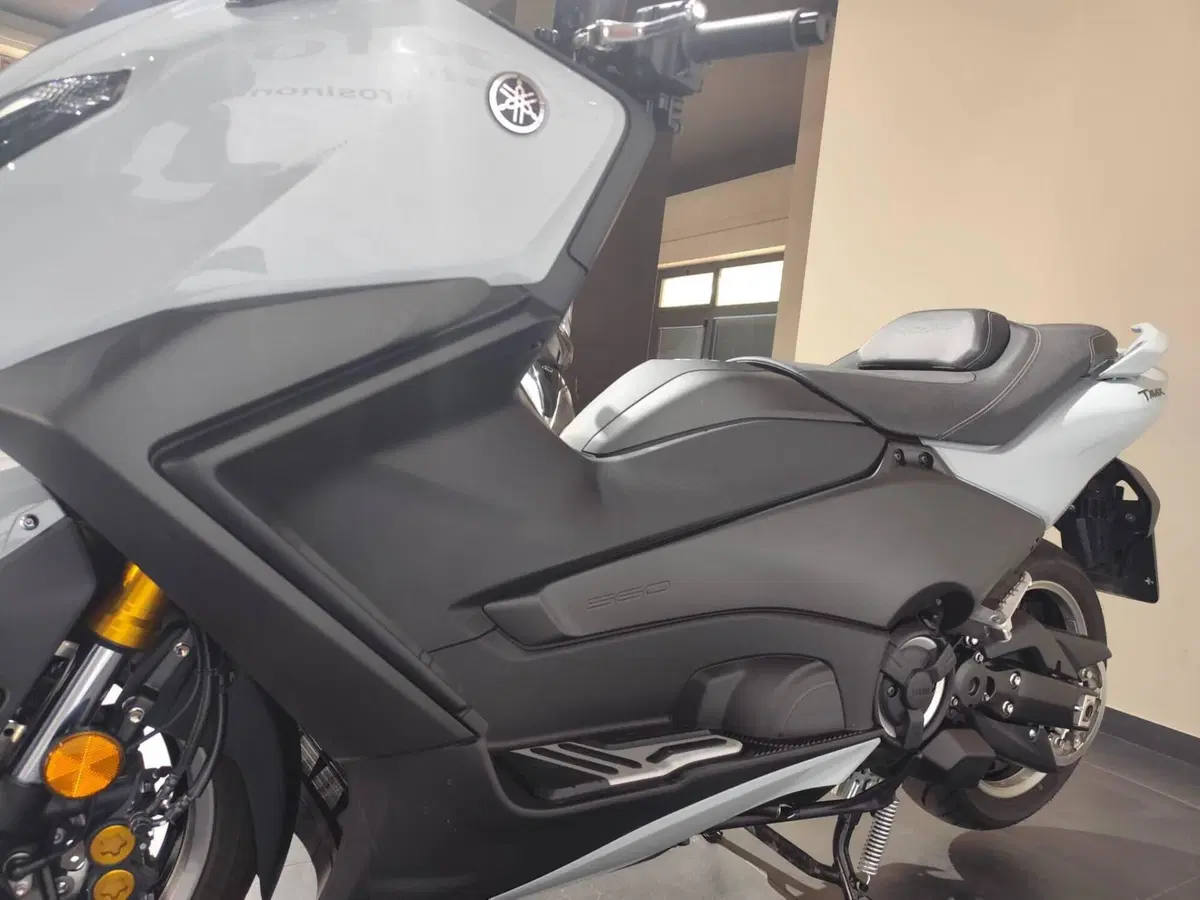 Yamaha T-Max 560 Tech Max (2025 - 26) (4)
