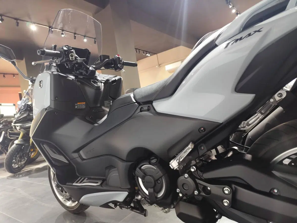 Yamaha T-Max 560 Tech Max (2025 - 26) (5)