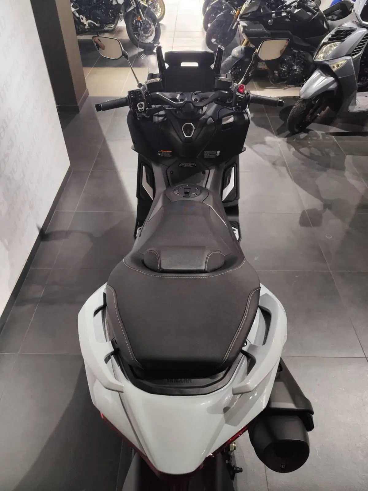 Yamaha T-Max 560 Tech Max (2025 - 26) (6)