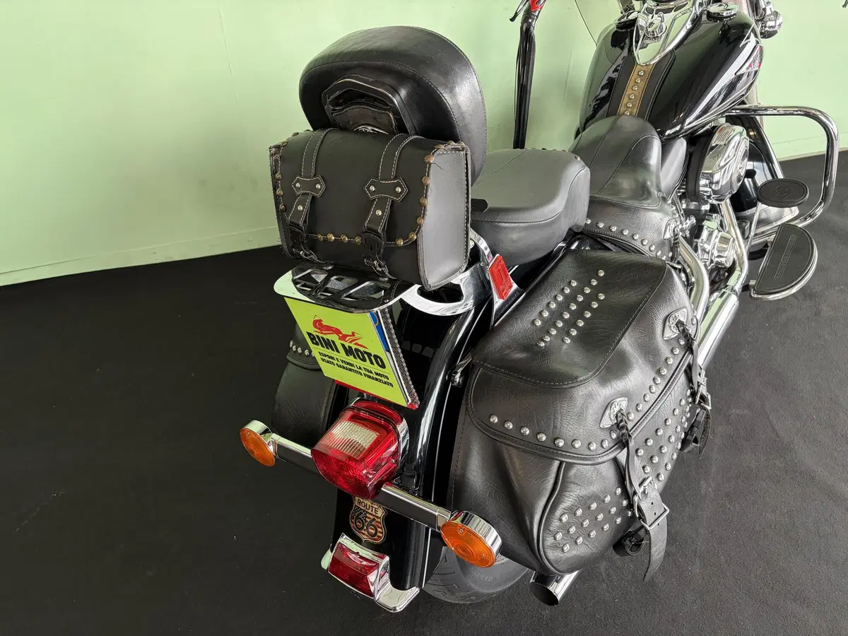 Harley-Davidson 1584 Heritage Classic (2008 - 10) - FLSTC (9)