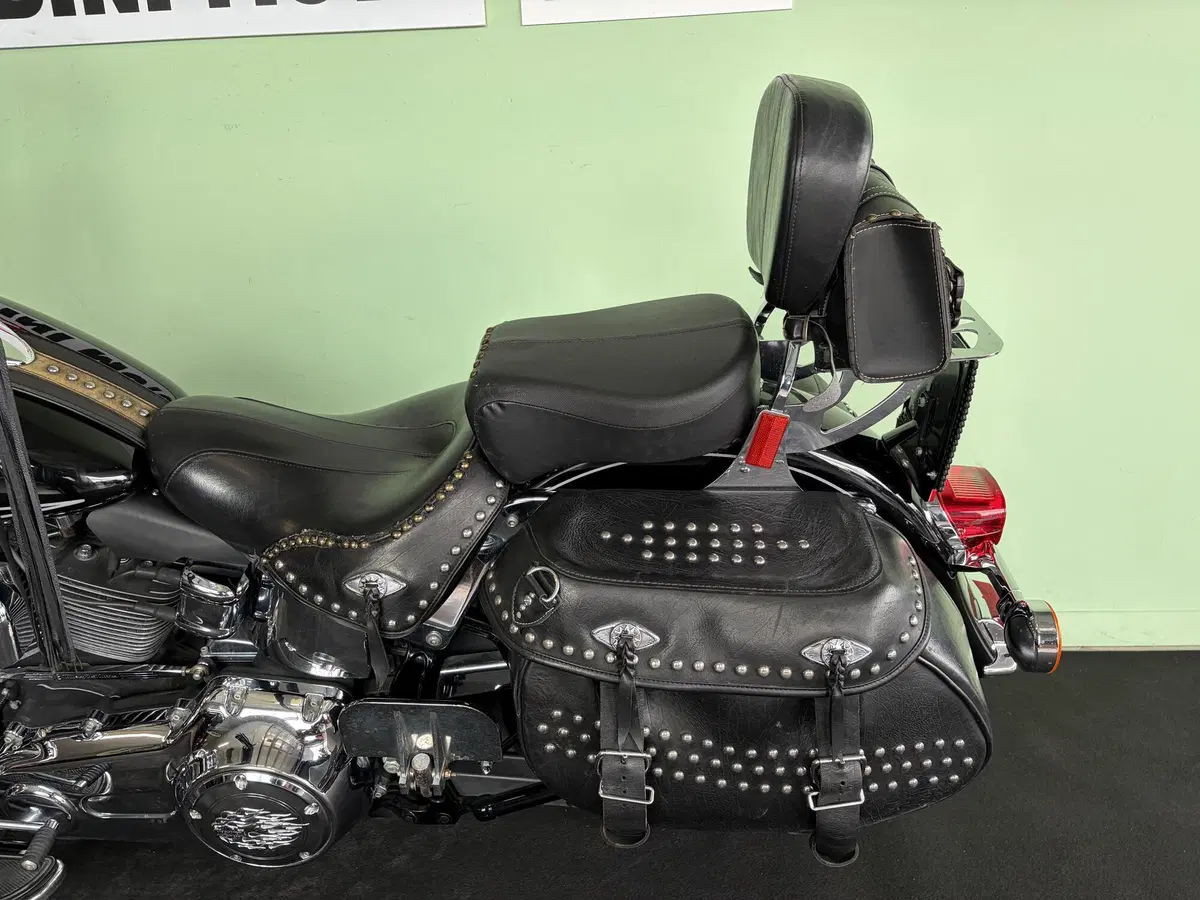 Harley-Davidson 1584 Heritage Classic (2008 - 10) - FLSTC (17)