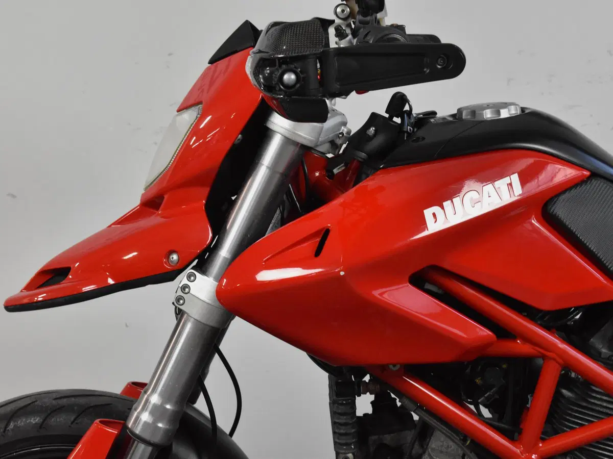 Ducati Hypermotard 1100 (2007 - 09) (14)