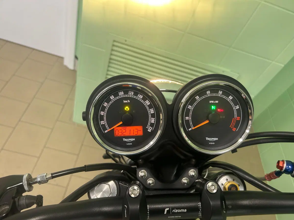Triumph Bonneville T100 (2008 - 16) (5)