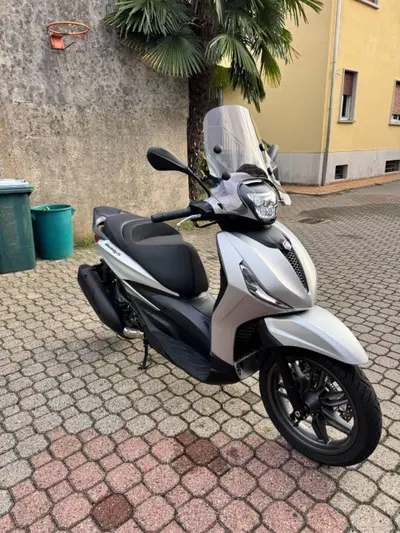 Piaggio Beverly 300 Hpe (2021) usata