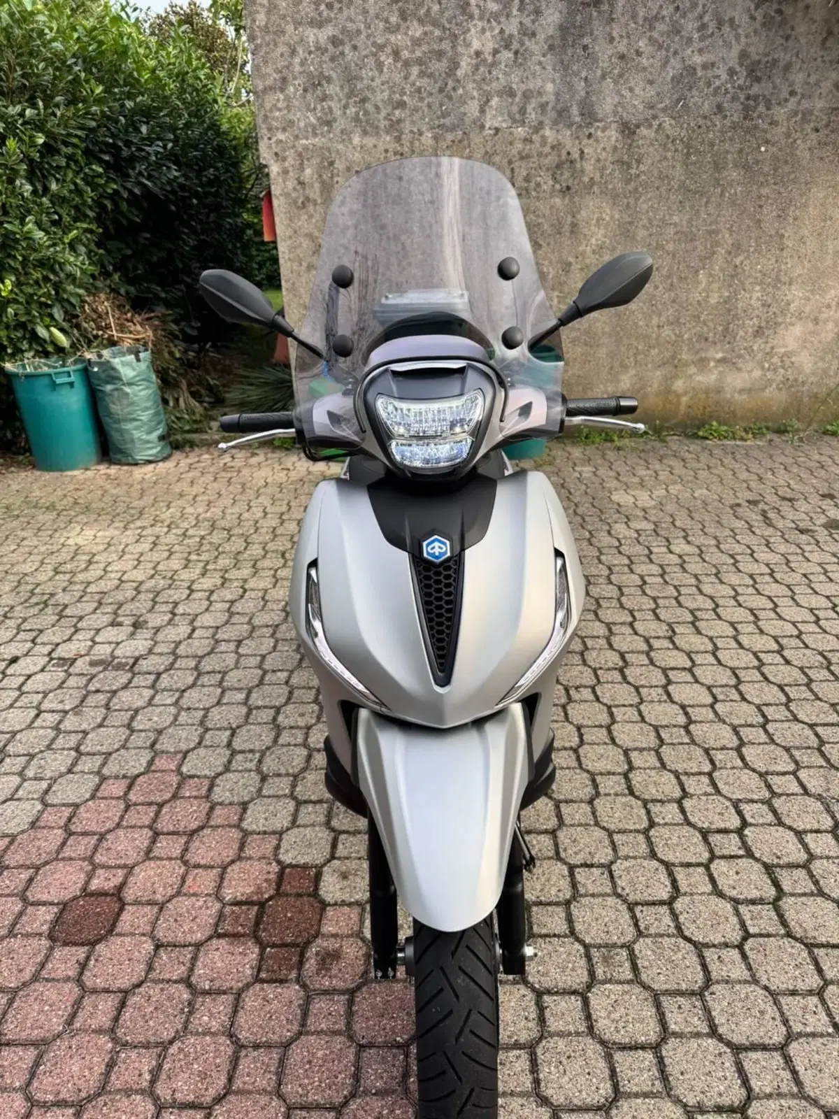Piaggio Beverly 300 Hpe (2021) (2)
