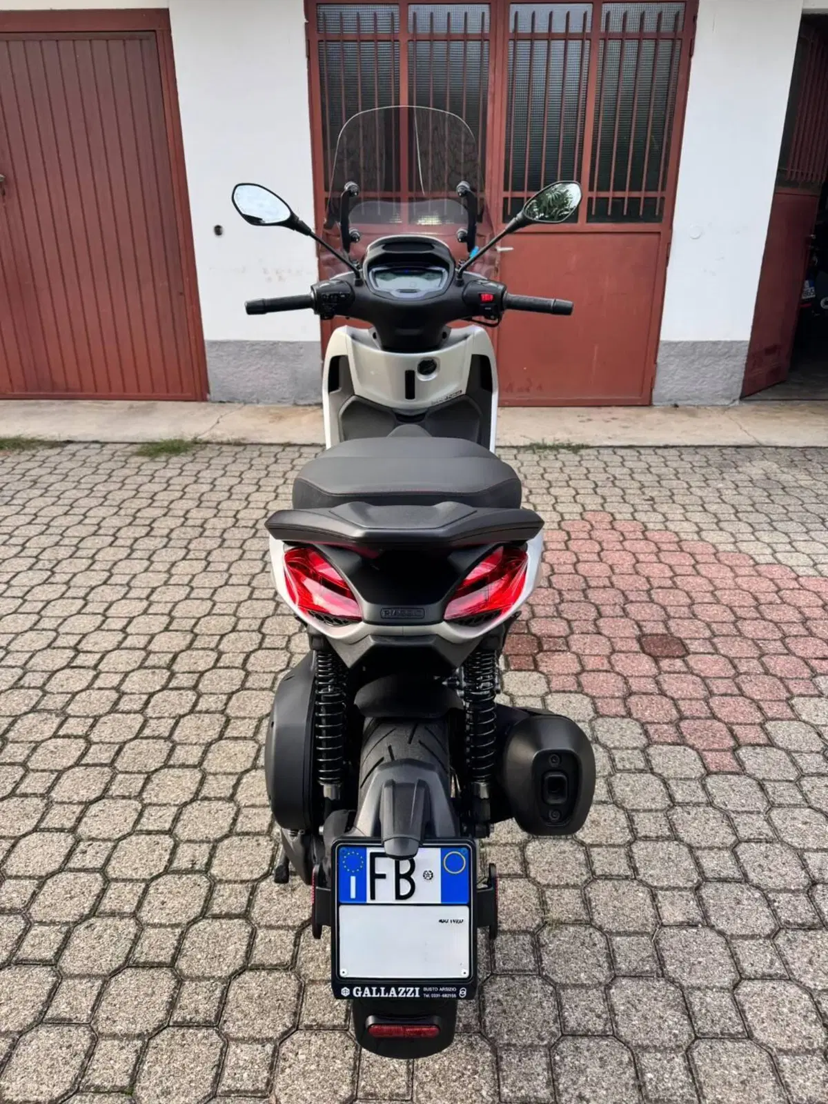 Piaggio Beverly 300 Hpe (2021) (4)
