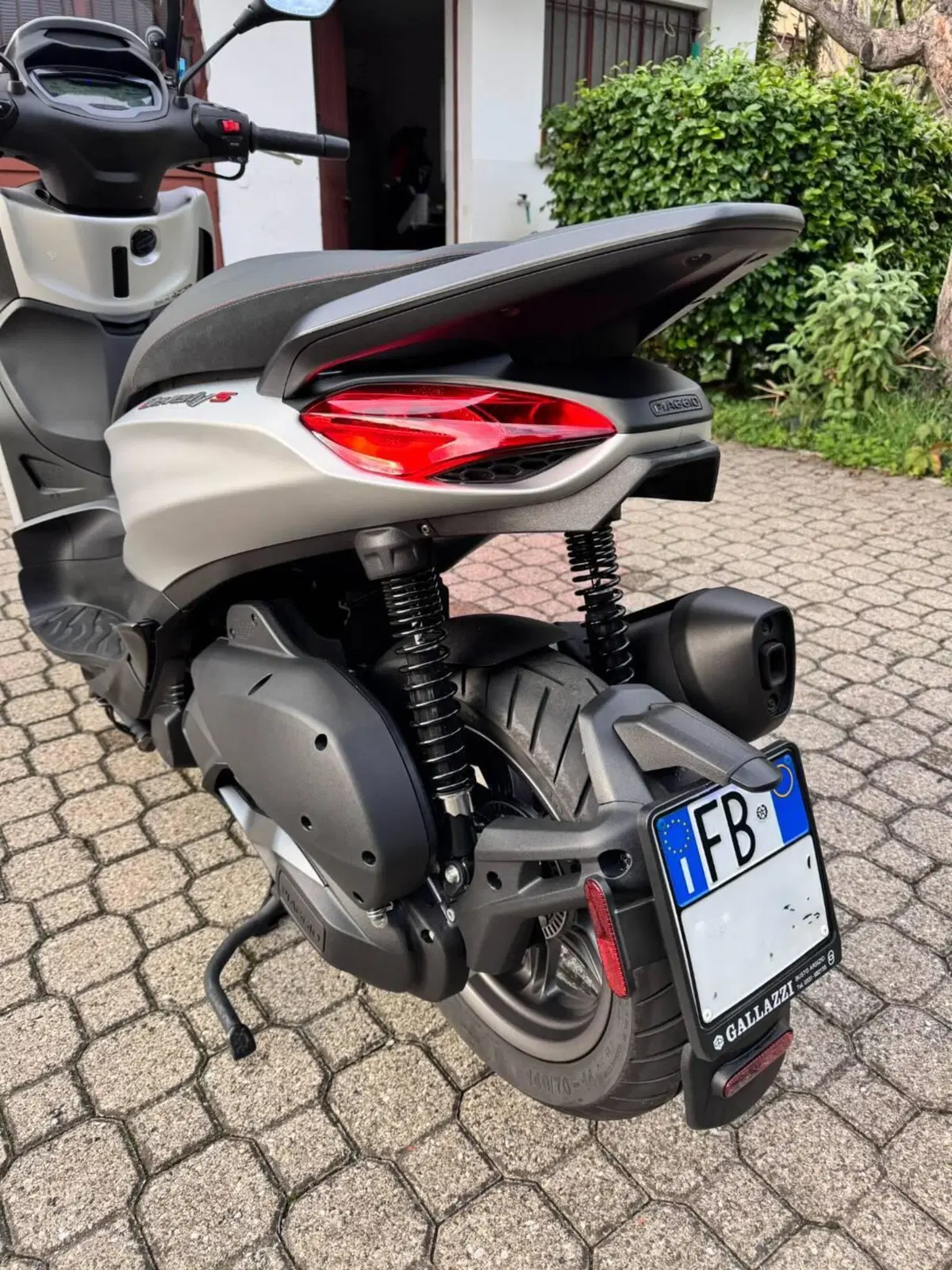 Piaggio Beverly 300 Hpe (2021) (5)