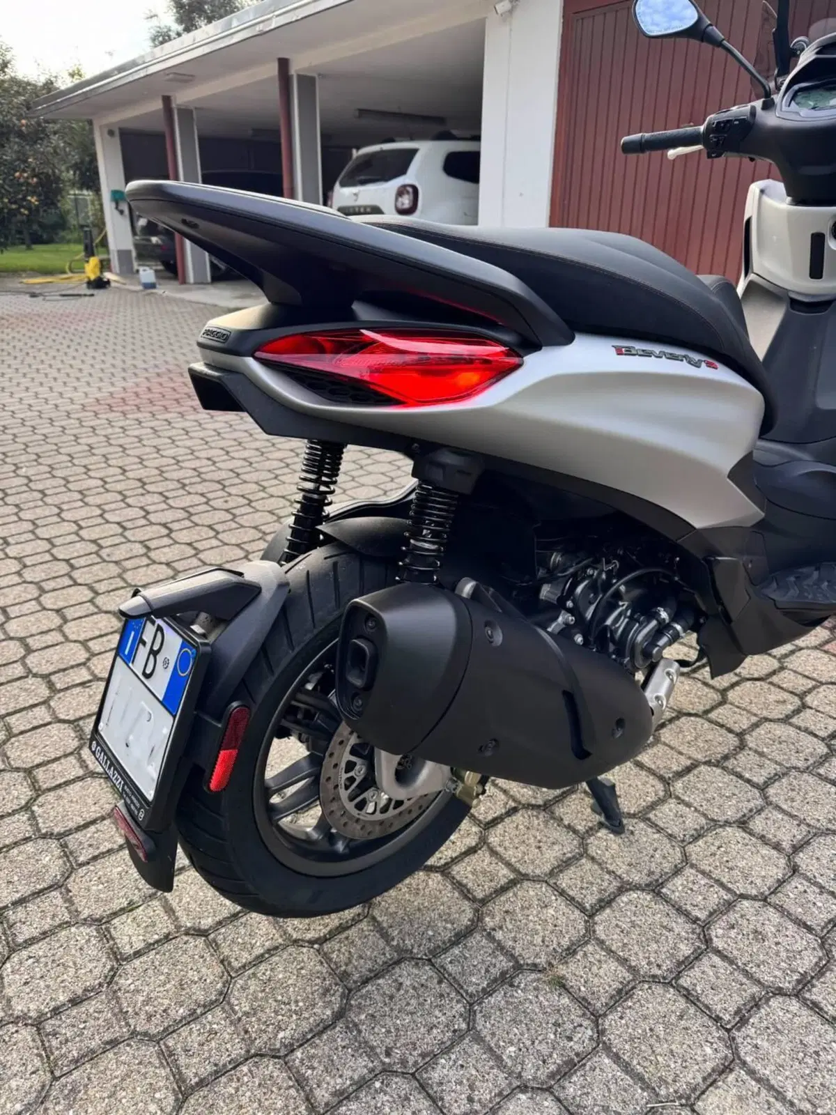 Piaggio Beverly 300 Hpe (2021) (6)