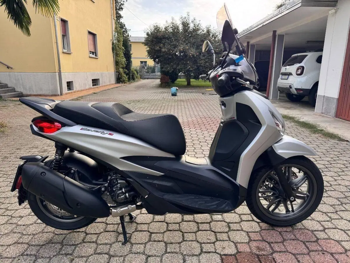 Piaggio Beverly 300 Hpe (2021) (9)