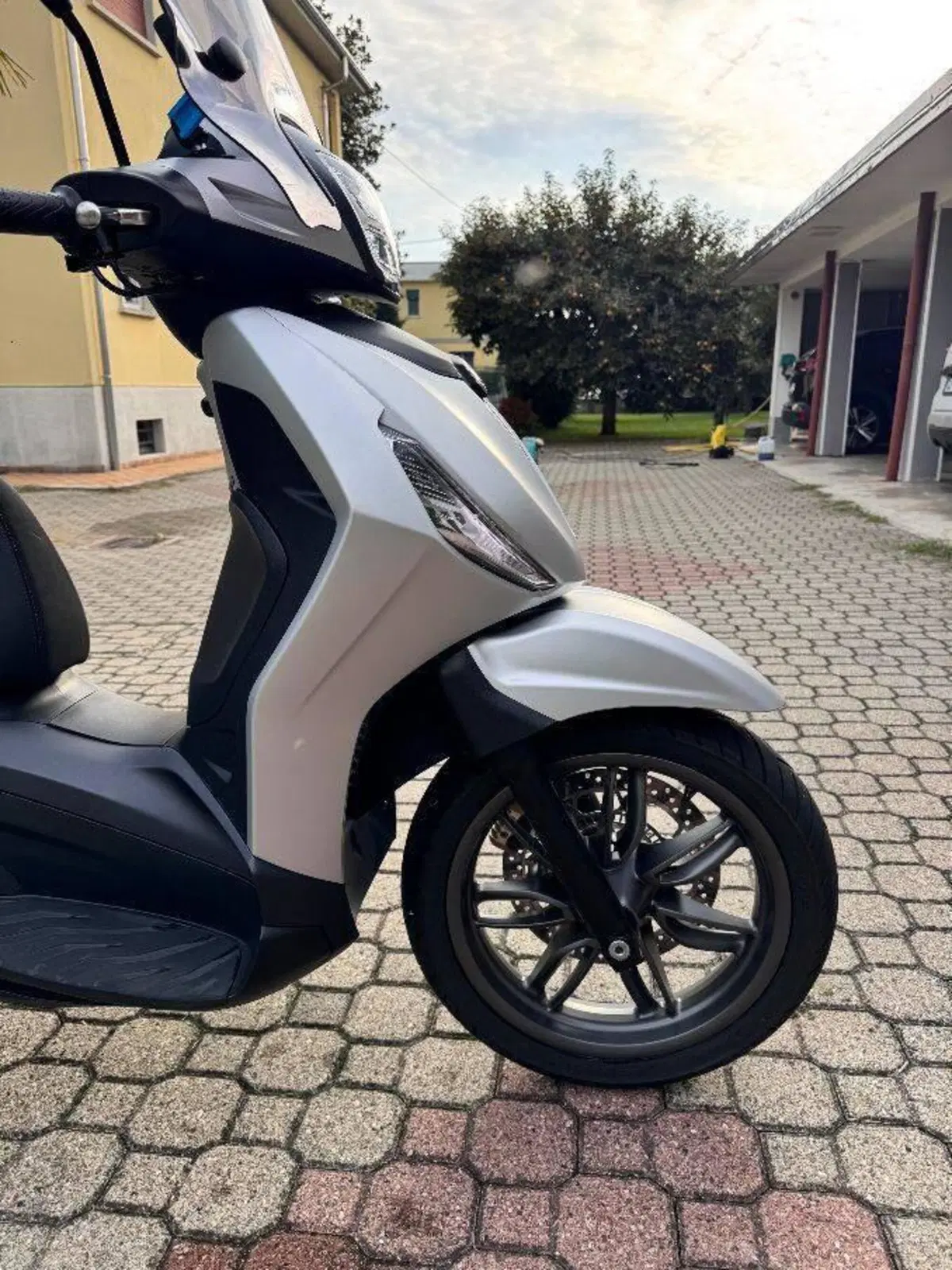 Piaggio Beverly 300 Hpe (2021) (10)