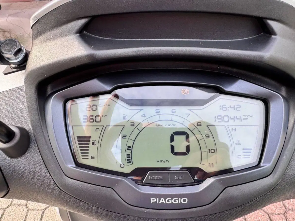Piaggio Beverly 300 Hpe (2021) (12)