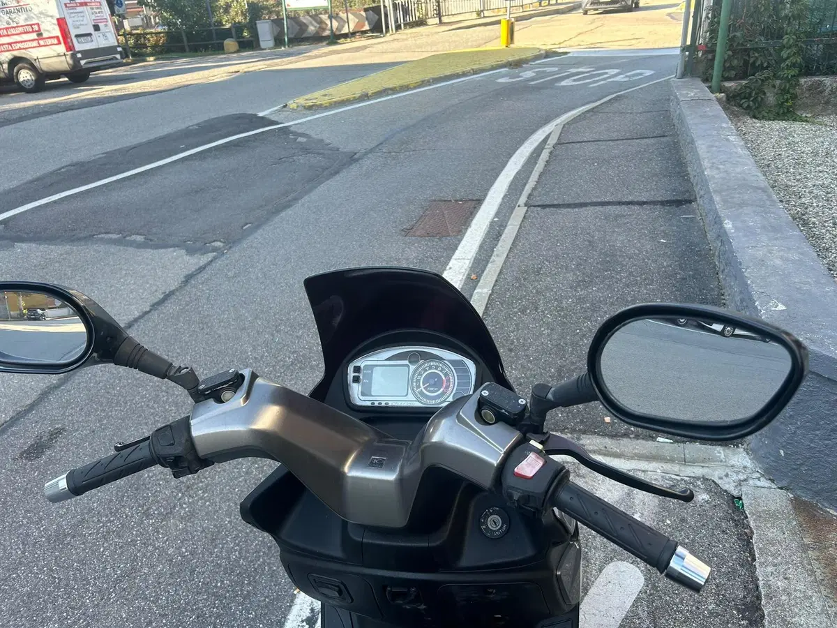 Kymco G-Dink 300i (2011 - 17) (2)
