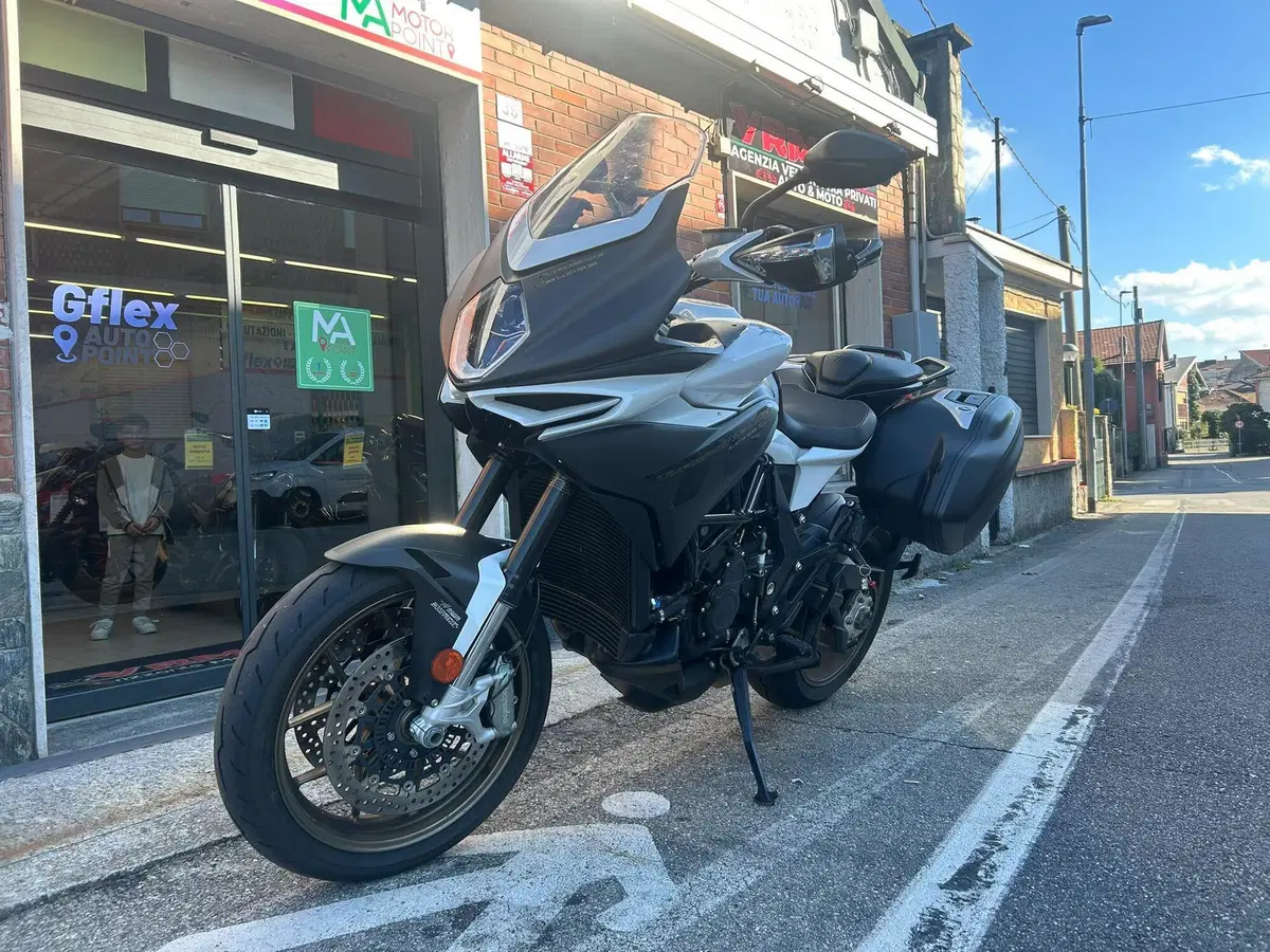 MV Agusta Turismo Veloce 800 Lusso SCS (2017 - 20) (2)