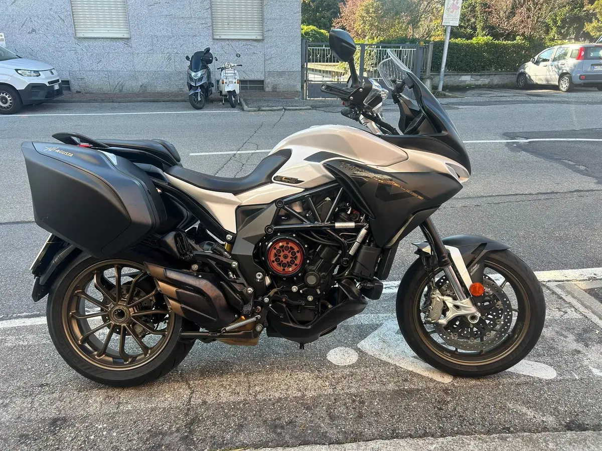 MV Agusta Turismo Veloce 800 Lusso SCS (2017 - 20) (11)