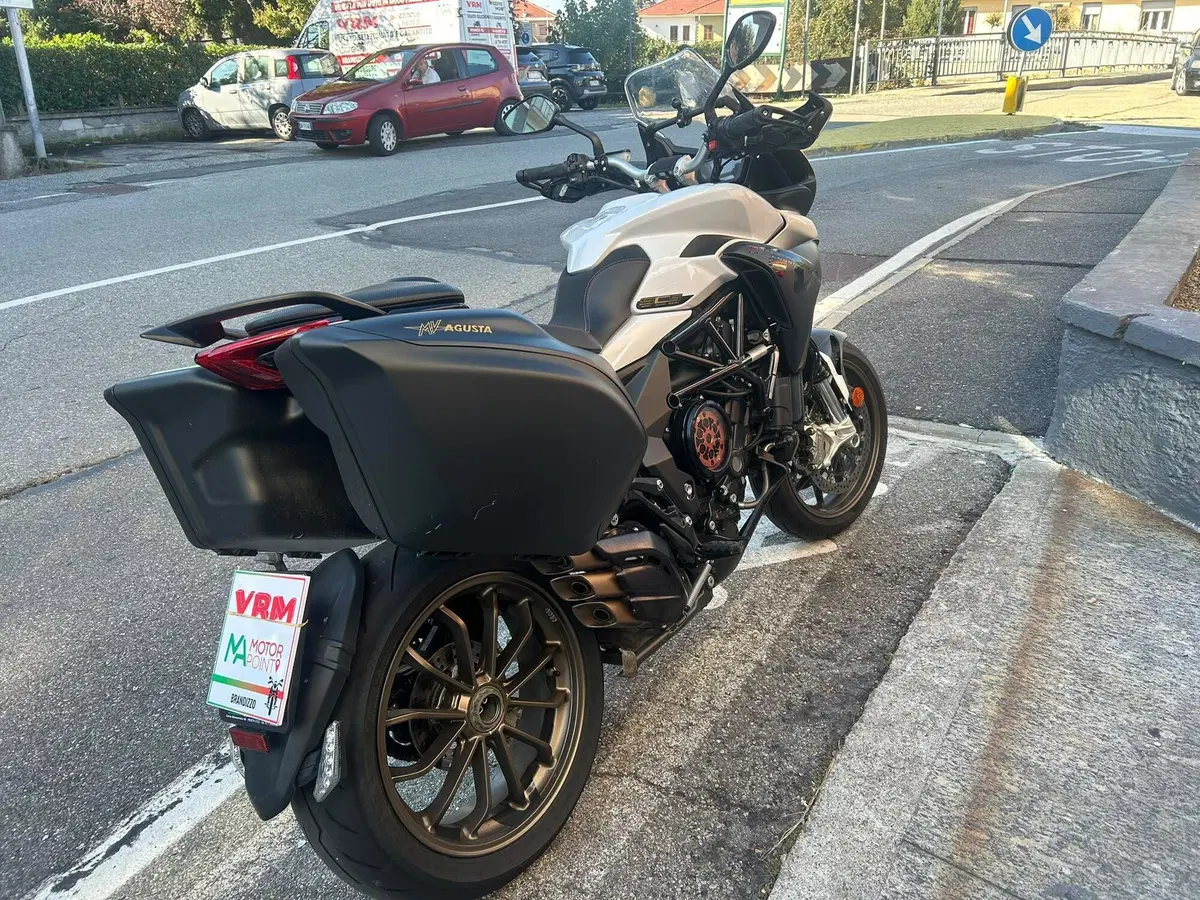 MV Agusta Turismo Veloce 800 Lusso SCS (2017 - 20) (15)