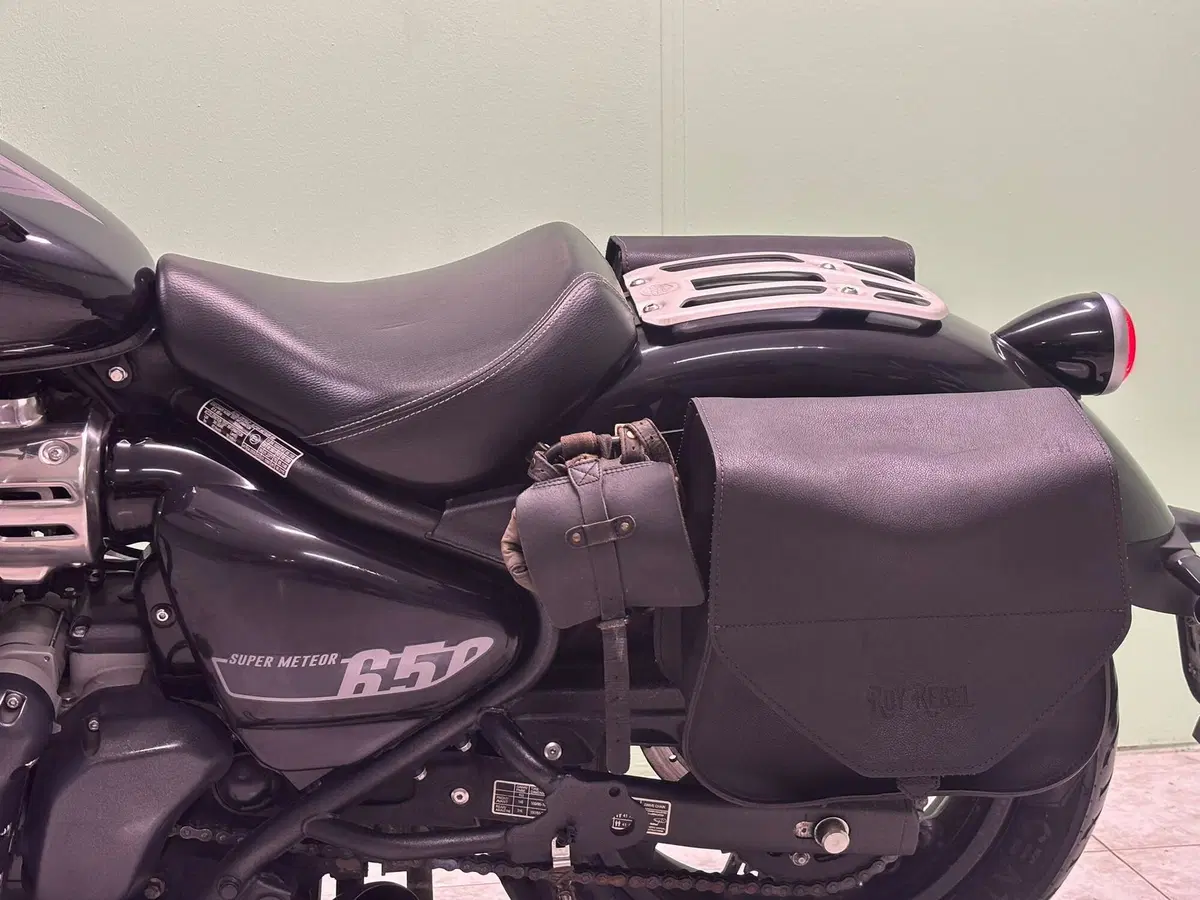 Royal Enfield Super Meteor 650 (2023 - 26) (7)