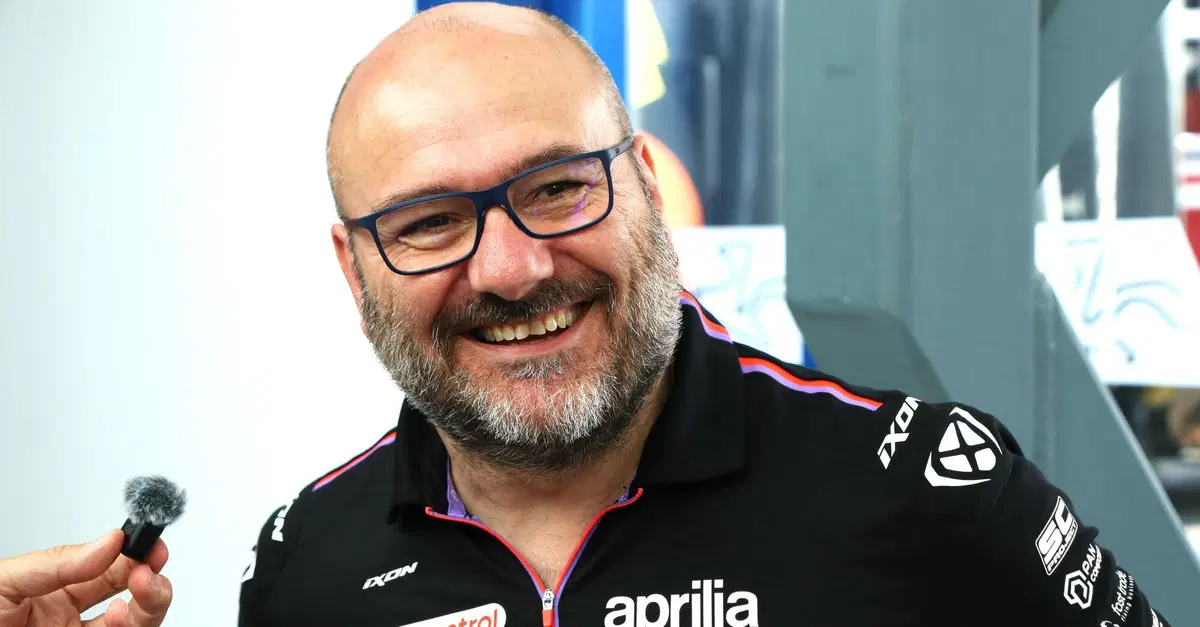 MotoGP, Fabiano Sterlacchini: 'I piloti Aprilia sono liberi di fare la loro gara. Per ora...'