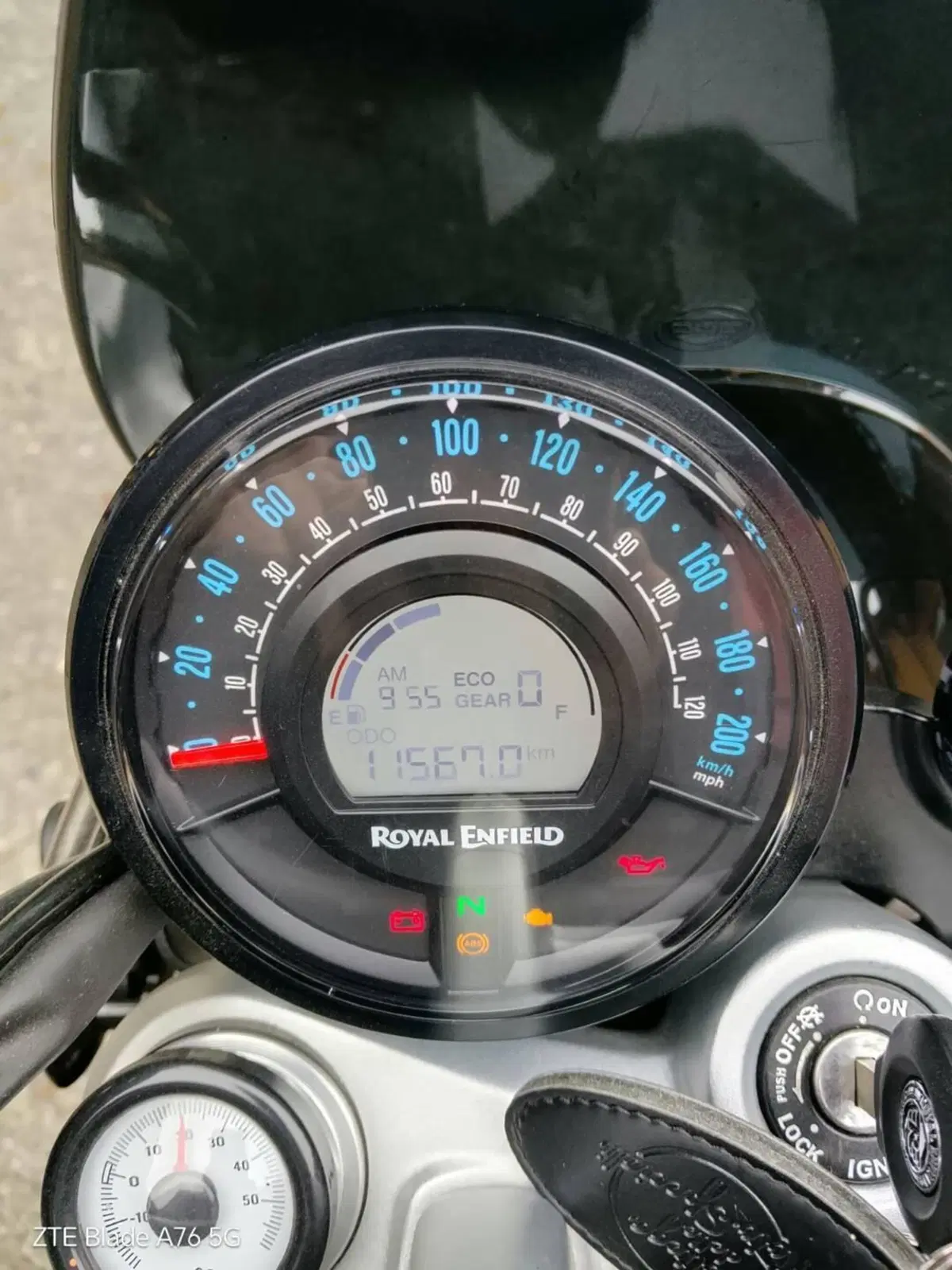 Royal Enfield Super Meteor 650 (2023 - 26) (6)