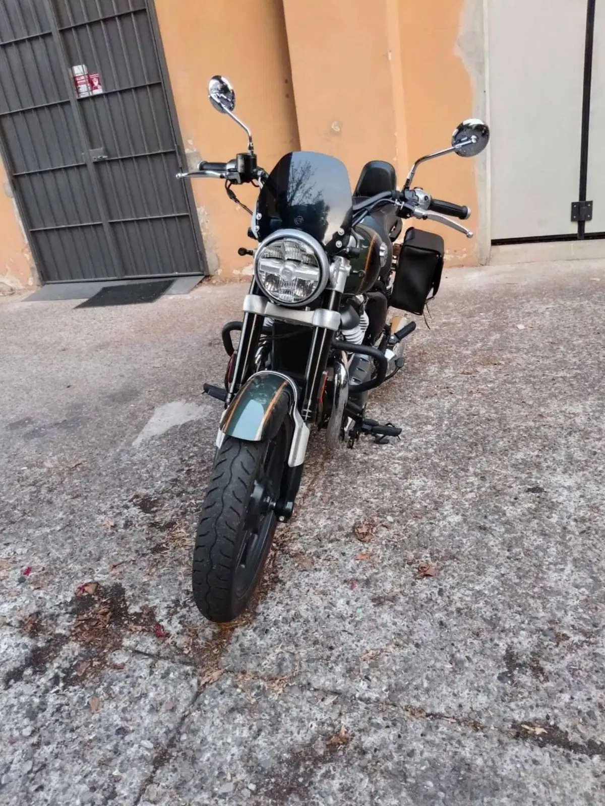 Royal Enfield Super Meteor 650 (2023 - 26) (4)