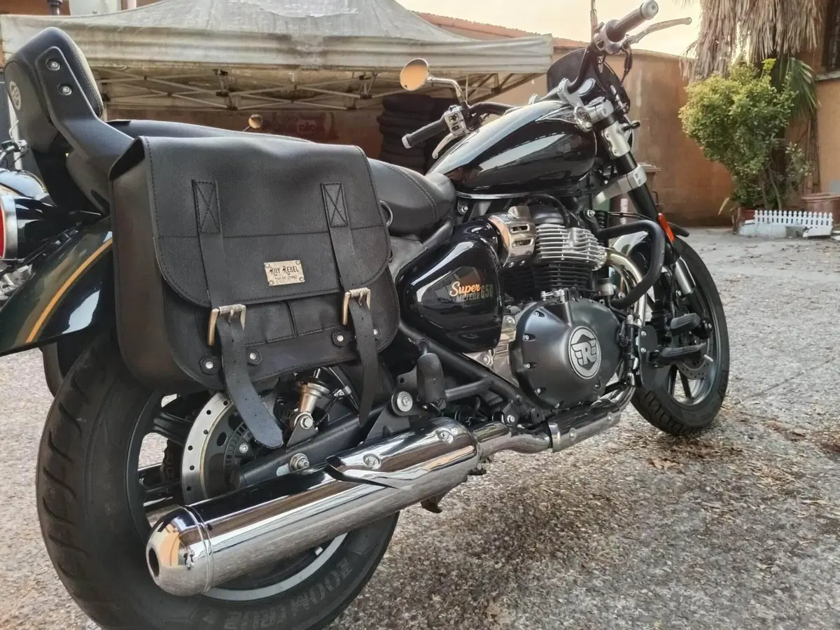 Royal Enfield Super Meteor 650 (2023 - 26) (2)