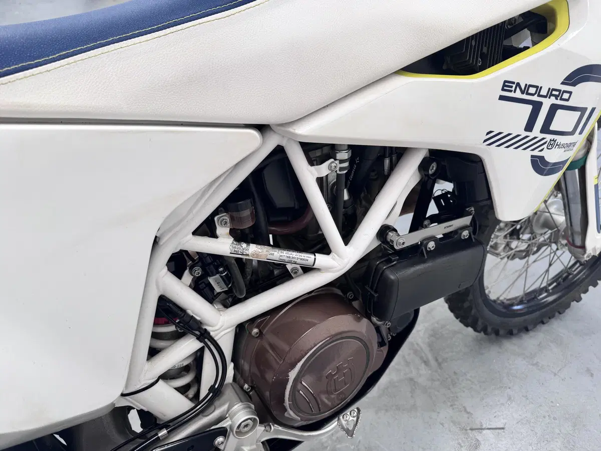 Husqvarna 701 Enduro (2017 - 19) (3)