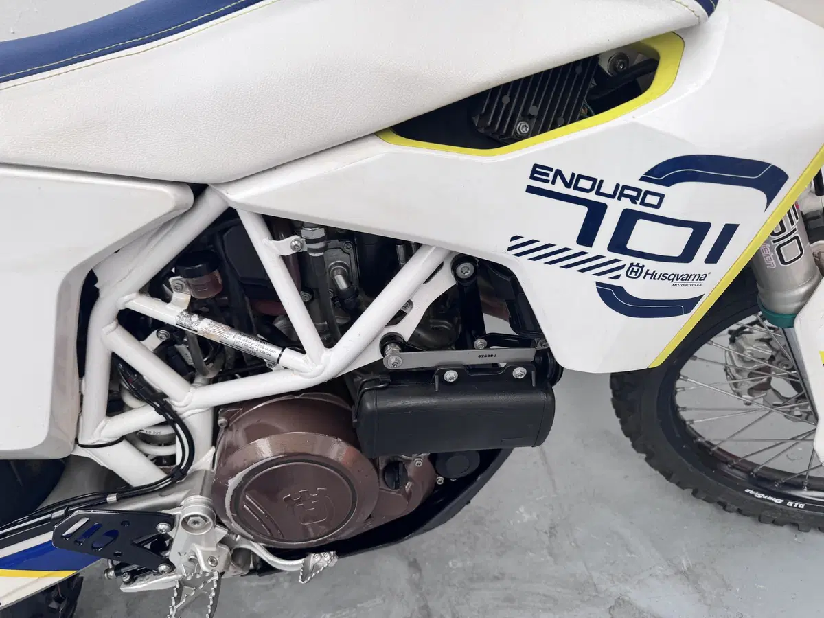 Husqvarna 701 Enduro (2017 - 19) (4)