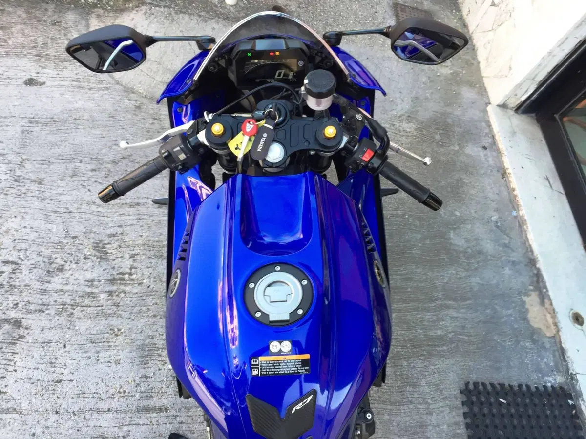Yamaha YZF R7 (2021 - 25) (10)