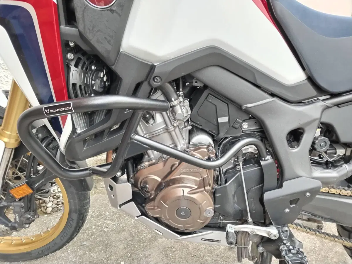 Honda Africa Twin CRF 1000L (2016 - 17) (6)