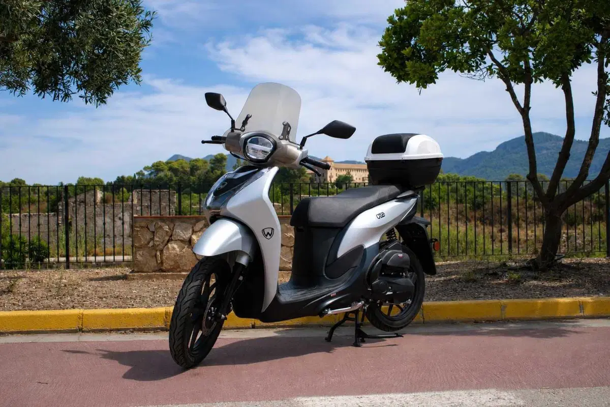 Wottan ONE 125: scooter accessoriato a 1.890 Euro [GALLERY] (11)
