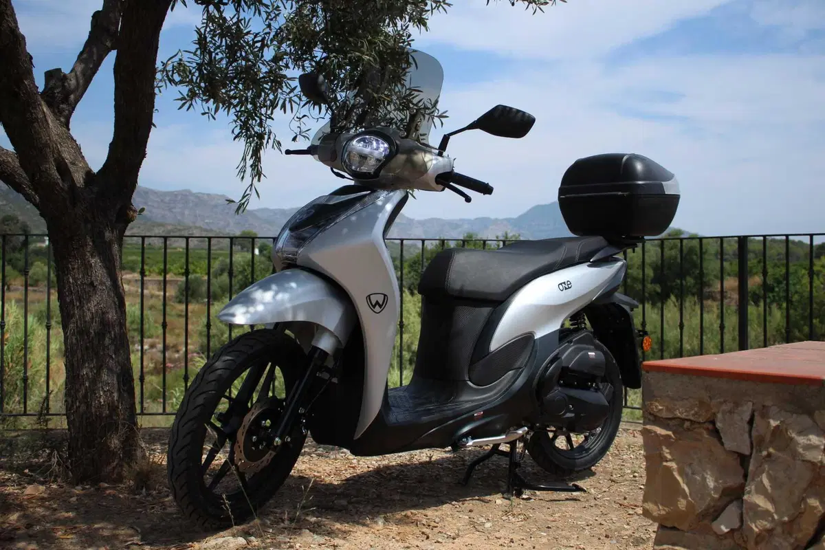 Wottan ONE 125: scooter accessoriato a 1.890 Euro [GALLERY] (12)