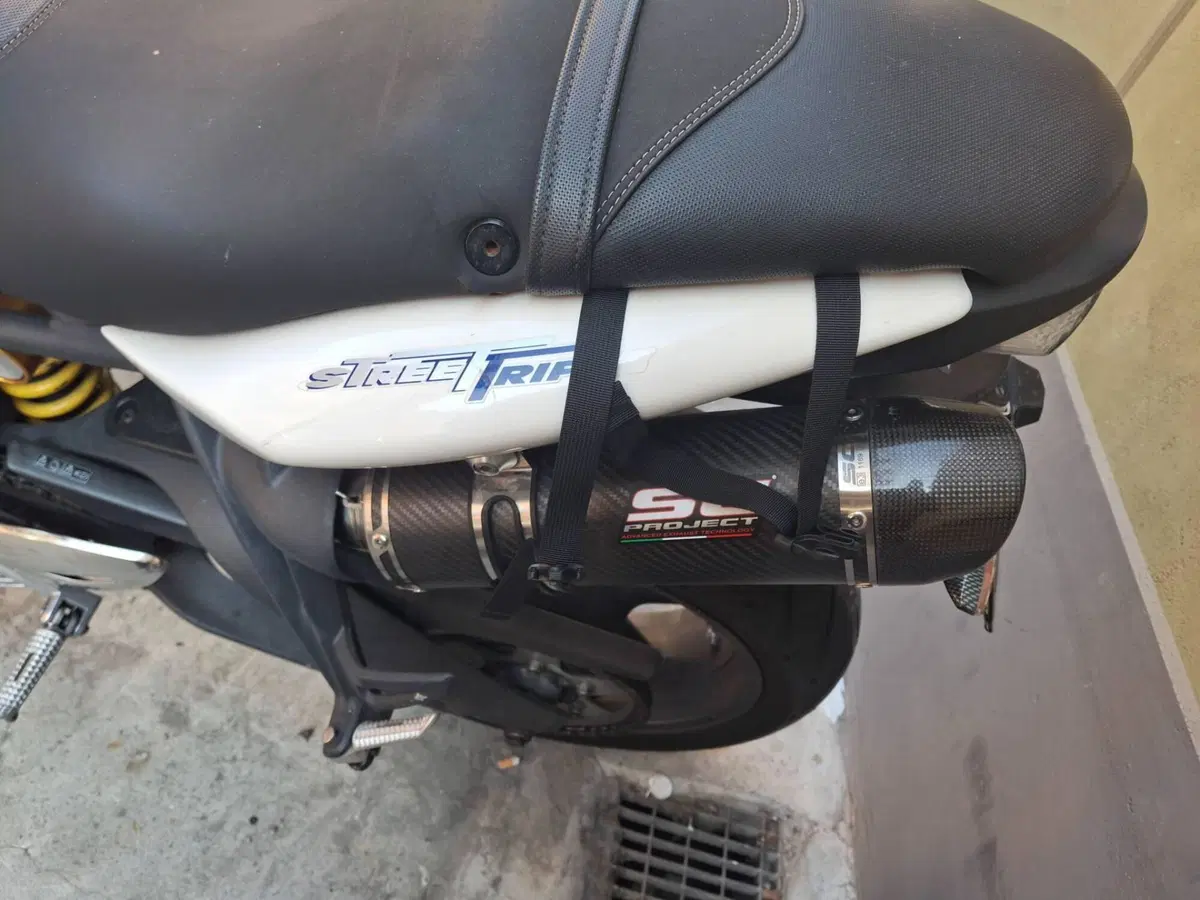 Triumph Street Triple (2007 - 12) (4)
