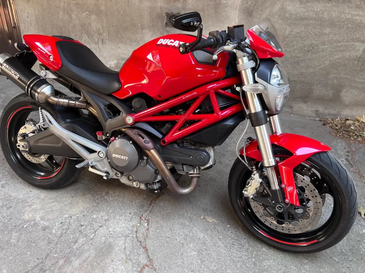 Ducati Monster 696 Plus (2007 - 14) (2)