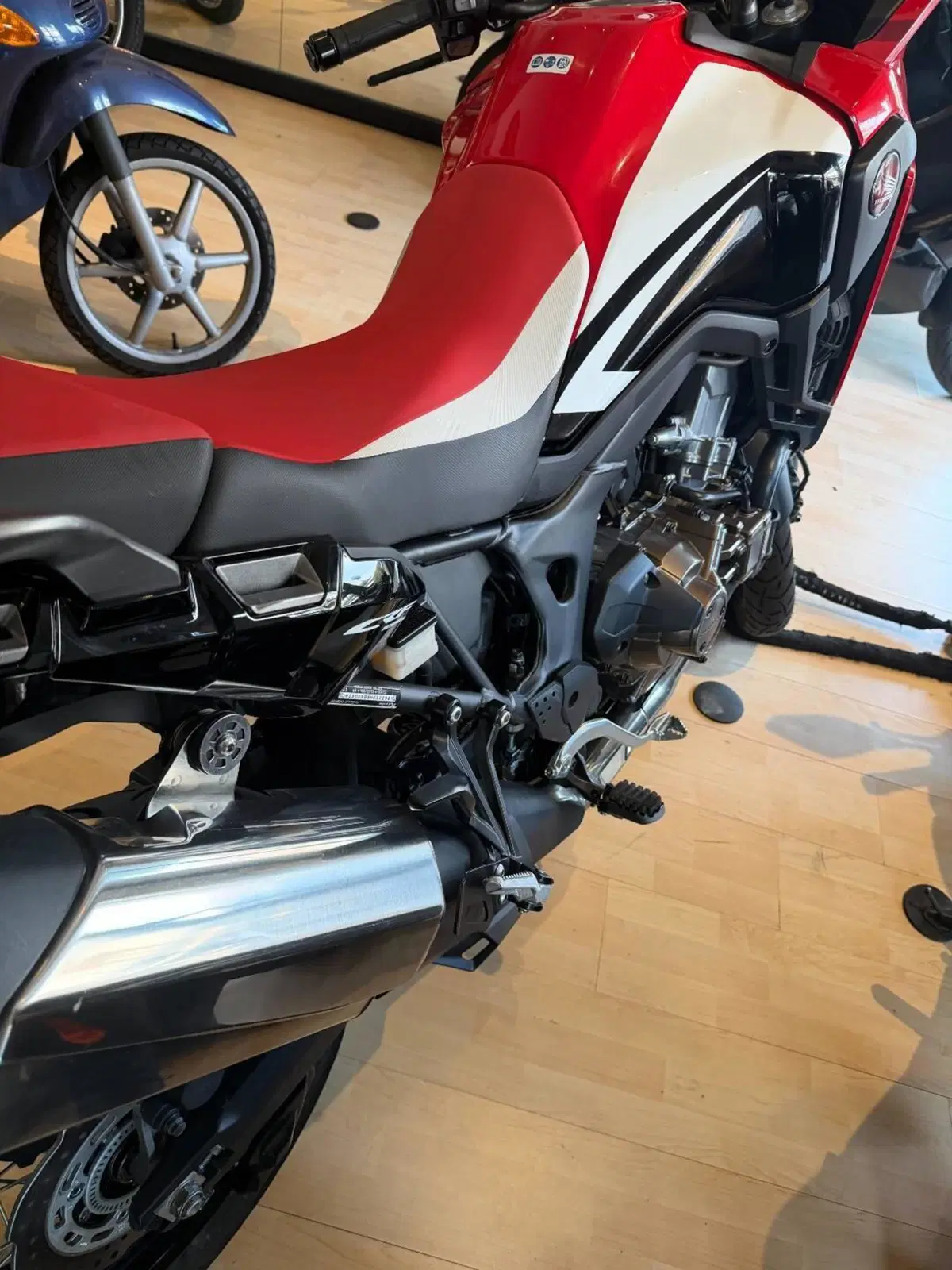 Honda Africa Twin CRF 1000L (2016 - 17) (4)