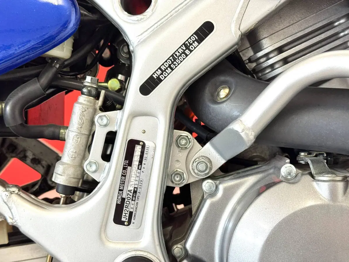 Honda XRV 750 AFRICA TWIN RD07 (11)