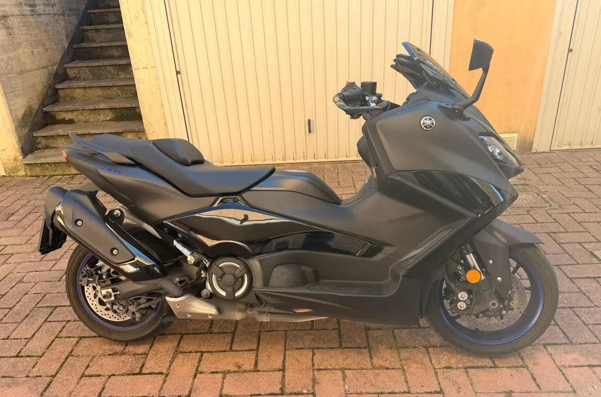 Yamaha T-Max 560 (2022 - 24) (3)
