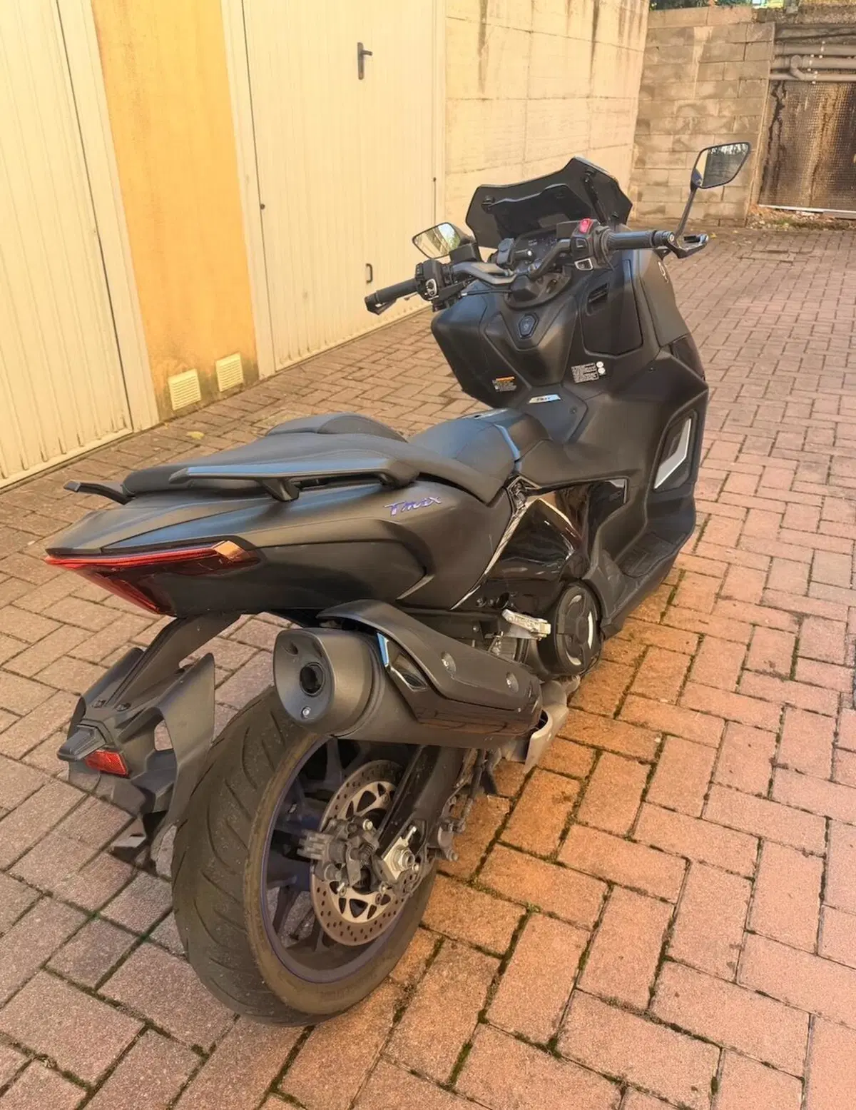 Yamaha T-Max 560 (2022 - 24) (5)