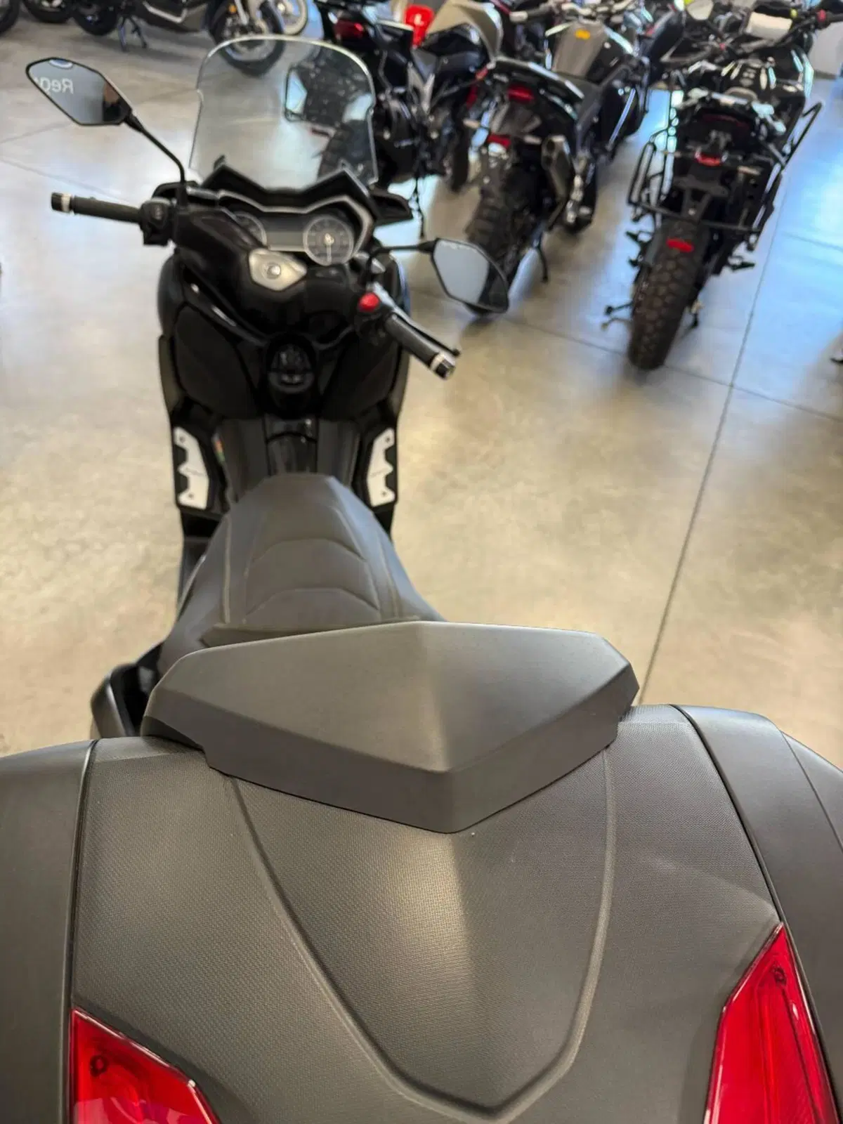Yamaha X-Max 300 Tech Max (2021 - 24) (4)